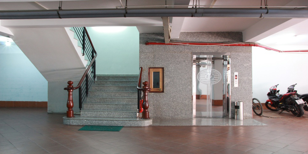 Tần hầm thang máy